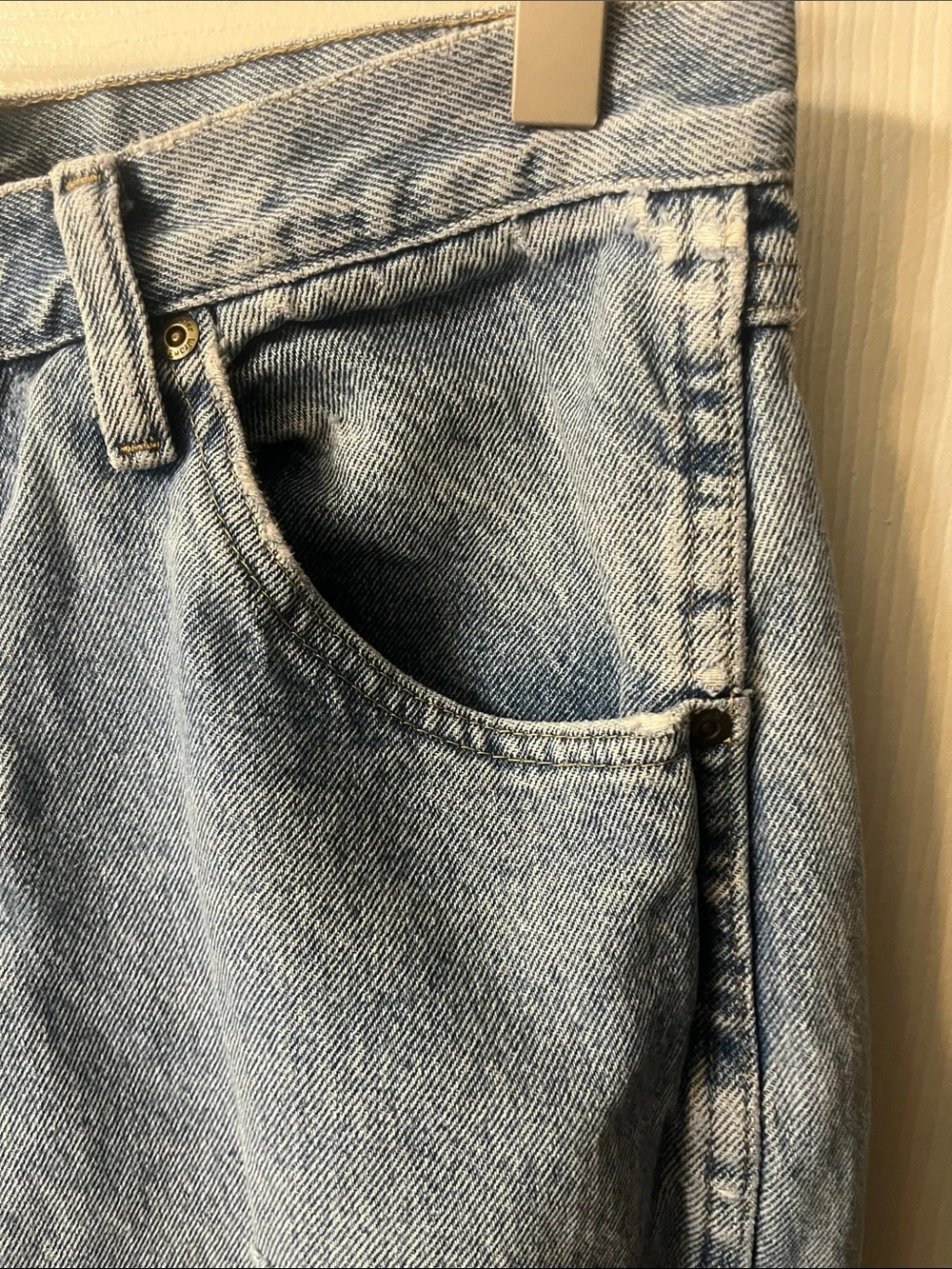 Wrangler 965T1SL Lightwash Distressed Straight Leg Denim Jeans